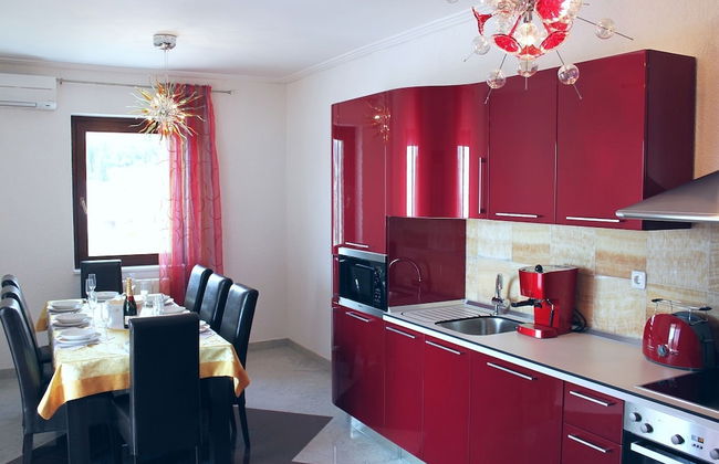 Luxury Apartment in Opatija for 8 People With Pool and Silk Bedding - Photo 6