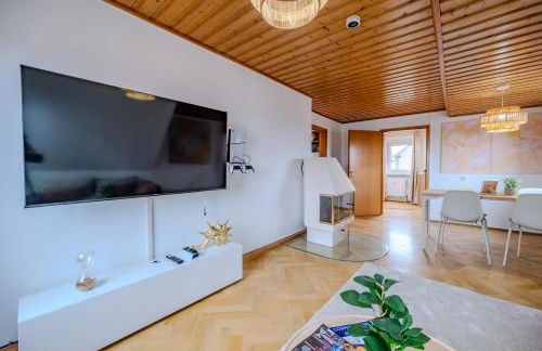 Bright Boho Apartment WiFi Parking Near A72 - Foto 1