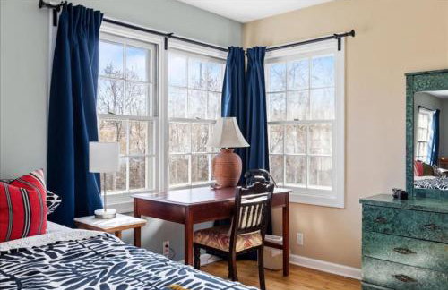 Bright & Cozy 2BR | Near Downtown, MSU & Hospitals - Foto 15