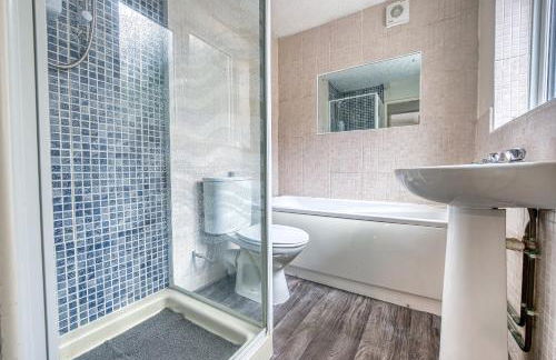 Stylish and Comfy Contractor House and Monthly Offers in Stoke on Trent By 20Property Stays Serviced Accommodation - Foto 4