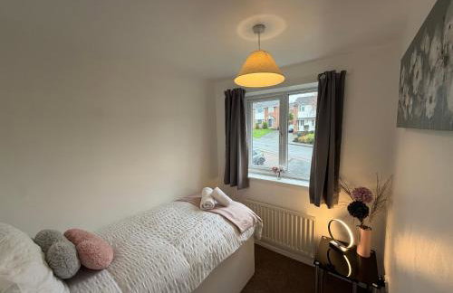 Modern three bedroom home in Castle Donington - Photo 3