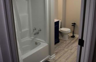 1939 Four Bed Rustic Escape by Casino - Foto 10