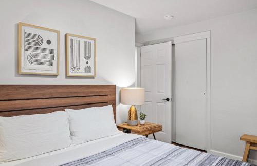 Stylish and Accessible Six Bedroom Home in Wexford/Pittsburg With Kids Amenities - Foto 25