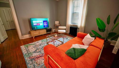 Uptown Funk Getaway with Parking & Walk To Stadiums, Nightlife - Foto 2