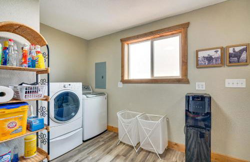 Idyllic Rye Cabin Deck with Mountain Views! - Foto 24