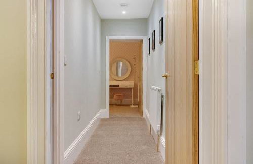 NEW! Luxurious Cottage in Durham by Stay With Us, Ideal for Large Groups & Families, Hot Tub, Sleeps 10! - Foto 56