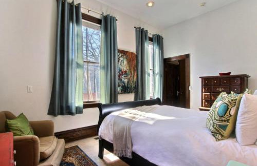 Big Blue House - Near Forsyth Park - Lower Unit - Photo 17