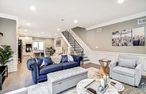 Exceptional Downtown Townhome with Roof Deck -4Bedroom & 3Baths - Foto 1