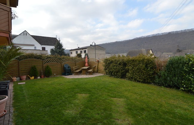 Modern Holiday Apartment With Large Garden Near the River Moselle - Photo 21