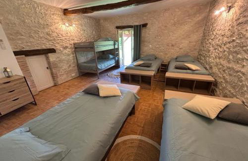 At Stéphanie and Damien's, Charming stone and pool - Foto 28