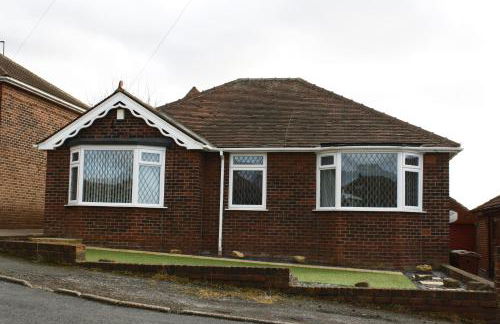 Luxury Bungalow, 3 bedrooms, 5 beds, sleeps 8, transport links, parking, Wi-Fi - Foto 20