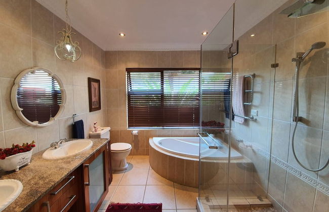 Or Tambo Airport Holiday Home - Photo 30