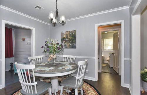 BLUE FLAMINGO'S CHARMING HOME-Heart of Tulsa2- Cherry St-Expo-11th - Foto 79