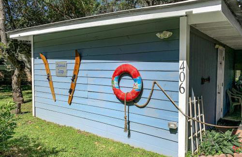 Charming Dog-Friendly Lakefront Home with Lake View, Dock, & Washer/Dryer - Foto 16