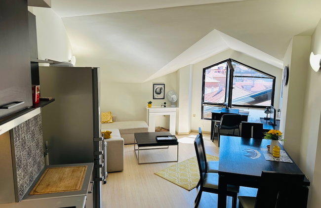 Central Art Apartment in Bansko With Mountain View - Photo 14