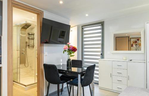 Panorama View Apt with Jacuzzi by 8essentially - Foto 10