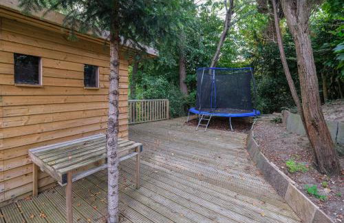 Luxury 5 BDR 2 BA House with Parking in Sandhurst By 360Stays - Photo 87