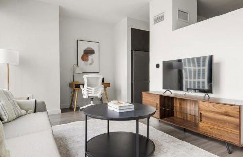 S Loop 1BR w Pool Gym Spa nr Grant Park CHI-741 - Foto 3