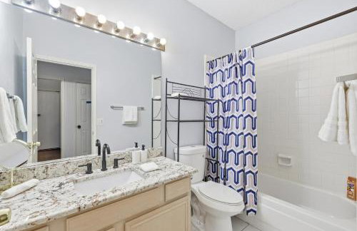 Bright and Cozy 4B Retreat in Frisco - Foto 29