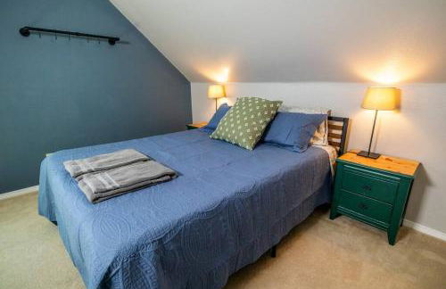 Spacious Family Home with Hot Tub - Foto 8