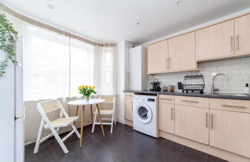 Arte Stays Serviced Houses Stratford - 3 Bedrooms 2 Bathrooms Houses London, Stratford, Maryland, Free Parking, Garden, Weekly or Monthly Stays - up to 8 guests - Foto 51