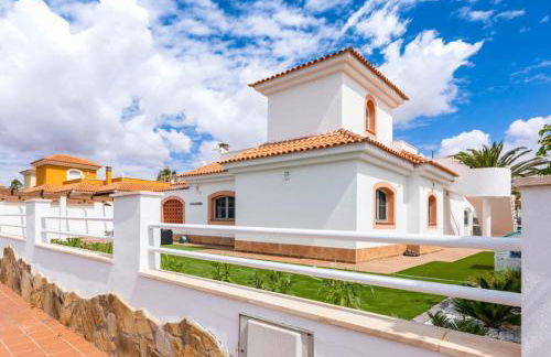 PRIMERA LUXURY HOUSE - Photo 7