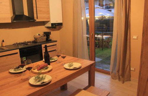 AgliChalet Erbe Montane-Vasca idromassaggio privata condivisa tra i due chalet, con parcheggio privato e colonnina ricarica auto elettrica con supplemento - Photo 15