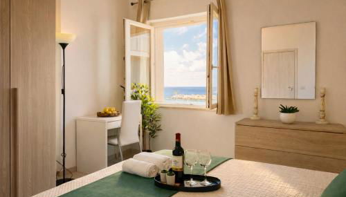 Demetra Seafront Apartment - Parking & Pool - Foto 4