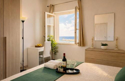 Demetra Seafront Apartment - Parking & Pool - Foto 4
