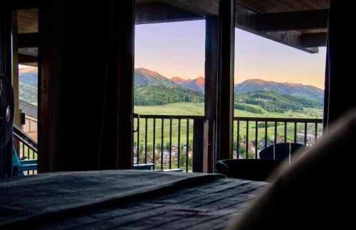 1 Bedroom Suit at Trailhead - Top Floor - Mountain Views - Photo 9