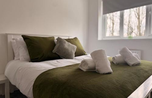 Woody Bank 3 Bed Sleeps 5 Parking WiFi Contractors - Foto 11