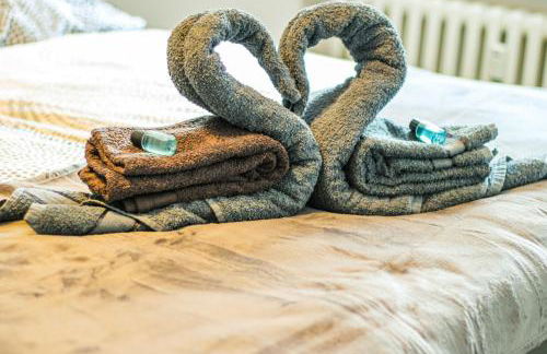 Moderne FeWo, nähe Bahnhof, Balkon, Burgblick, Boxspringbett, Waschtrockner - Foto 15