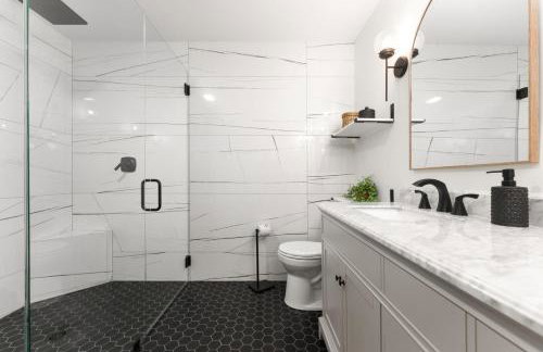 Smokys Landing Disc Golf Game Room Hot Tub - Photo 14