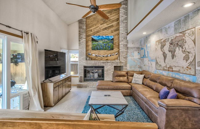 4BR Spacious & Comfortable Mid-term & Corporate Rental - Photo 1