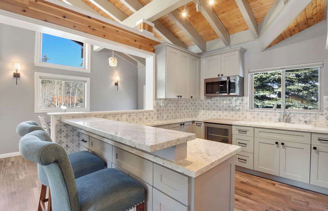 Alpine Chalet Nature Lovers Rejoice! Chic 4 BDR - Photo 9