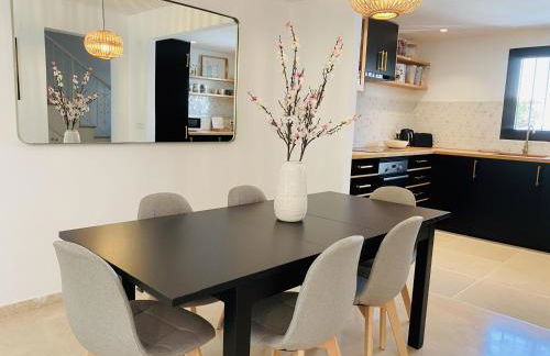 Escape to Serenity - 3 Bedroom Townhouse by the Sea! - Photo 11