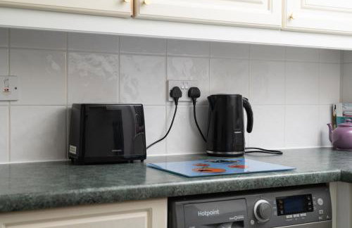 Spacious 3BR Home in Leighton Buzzard Parking Sleeps 5 Walk to Town & Train Near Rushmere Country Park & Leighton Buzzard Railway Perfect for Families & Work Stays - Foto 27