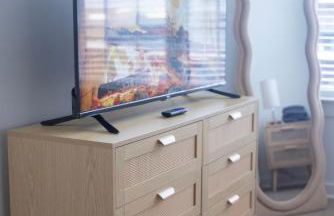 Two Story Penthouse, 2 Bedrooms with 2 and a half bathrooms, 2 Balconies, Skyline View, Pool - Foto 17