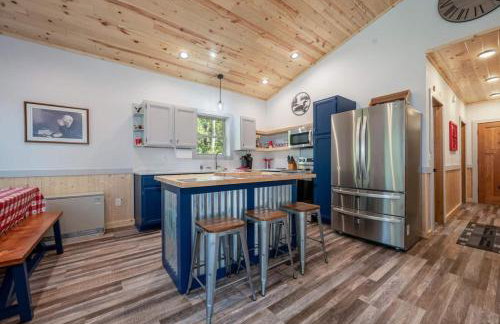 Long Lake Lookout, Dog Friendly - Photo 3