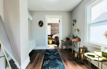 Cozy 4BD - Backyard Retreat - 3mins to Notre Dame - Foto 3