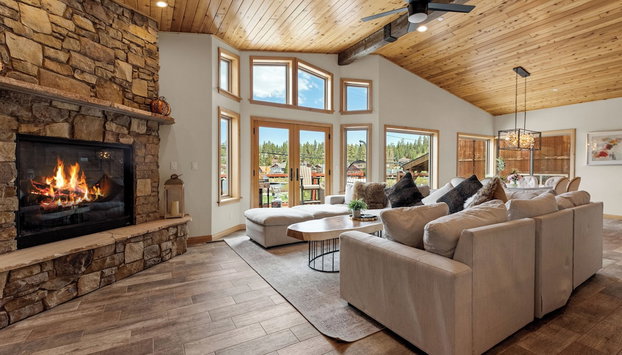 Boulder Bay Chalet Lakefront - Elegantly decorated with Hot Tub and Game Room! - Foto 2, Imagen principal