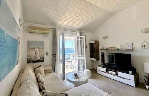 Indy's Beach Apartments -Two Bedroom Apartment with Balcony and Sea View - Photo 25