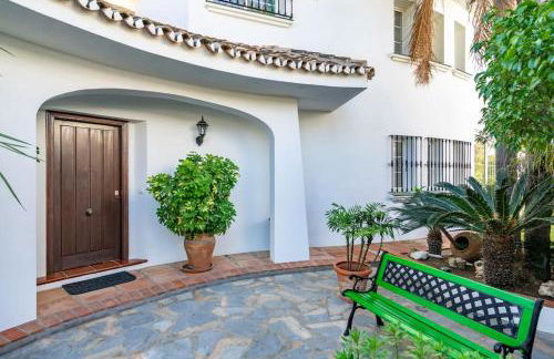 Urb Villa with pool by Costarentals- Ref 139 - Photo 17