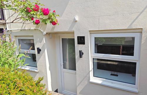 2-Bed Apartment - For Contractors & Business Travellers - Long Stays Welcome - Photo 69