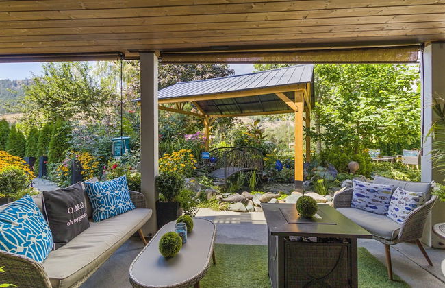 Rayleigh River Retreat - Garden Oasis - Photo 59