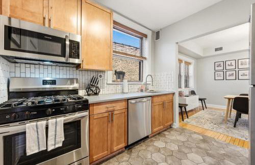 Steps to the Lakefront! This Uptown Beauty is Everything You Need for a Perfect Chicago Getaway condo - Foto 14