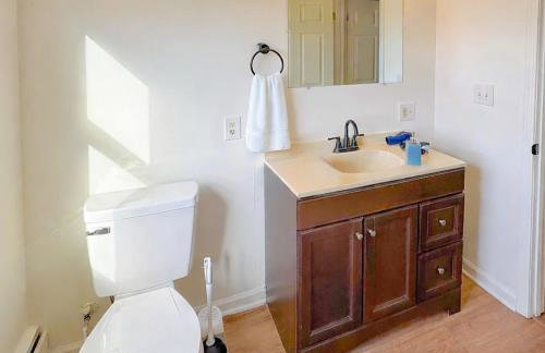 5BR Accessible Valley & Lake View Home Near Cornell - Sleeps 10 - Foto 23