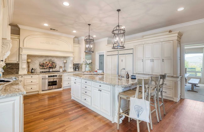 Grand Contento by Avantstay Extraordinary Estate w/ Pool & Movie Room - Photo 8