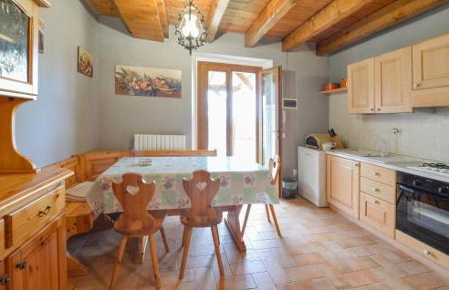 1 Bedroom Nice Apartment In Loiano - Photo 3