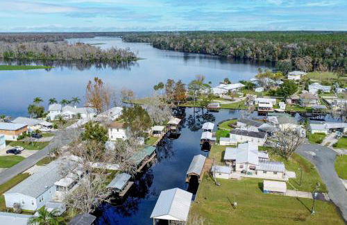 Sunny Waterfront Welaka Home with Private Dock! - Foto 34